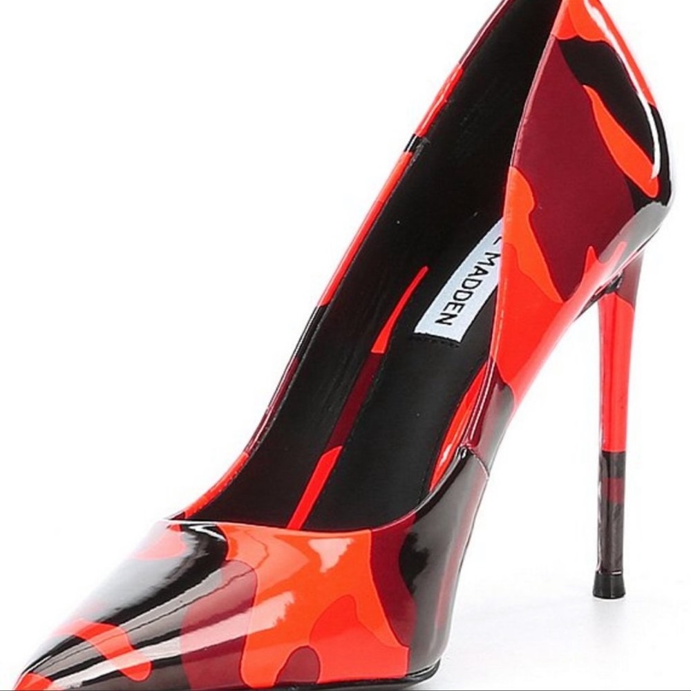 NWOT Steve Madden Vala Heel